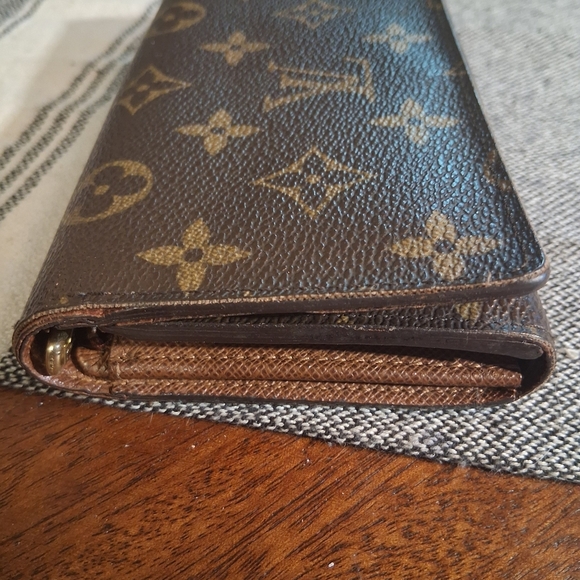 Louis Vuitton Monogram Wallet - Picture 3 of 16